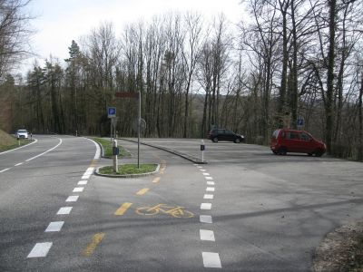 Von diesem Parkplatz bei der Passhöhe auf dem Zurziberg starten wir...