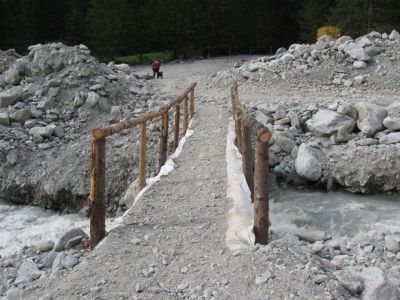 Brücke erhielt ein zweites Geländer