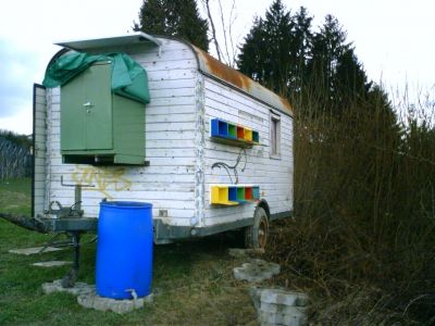 Mein Bienenanhänger am Standplatz