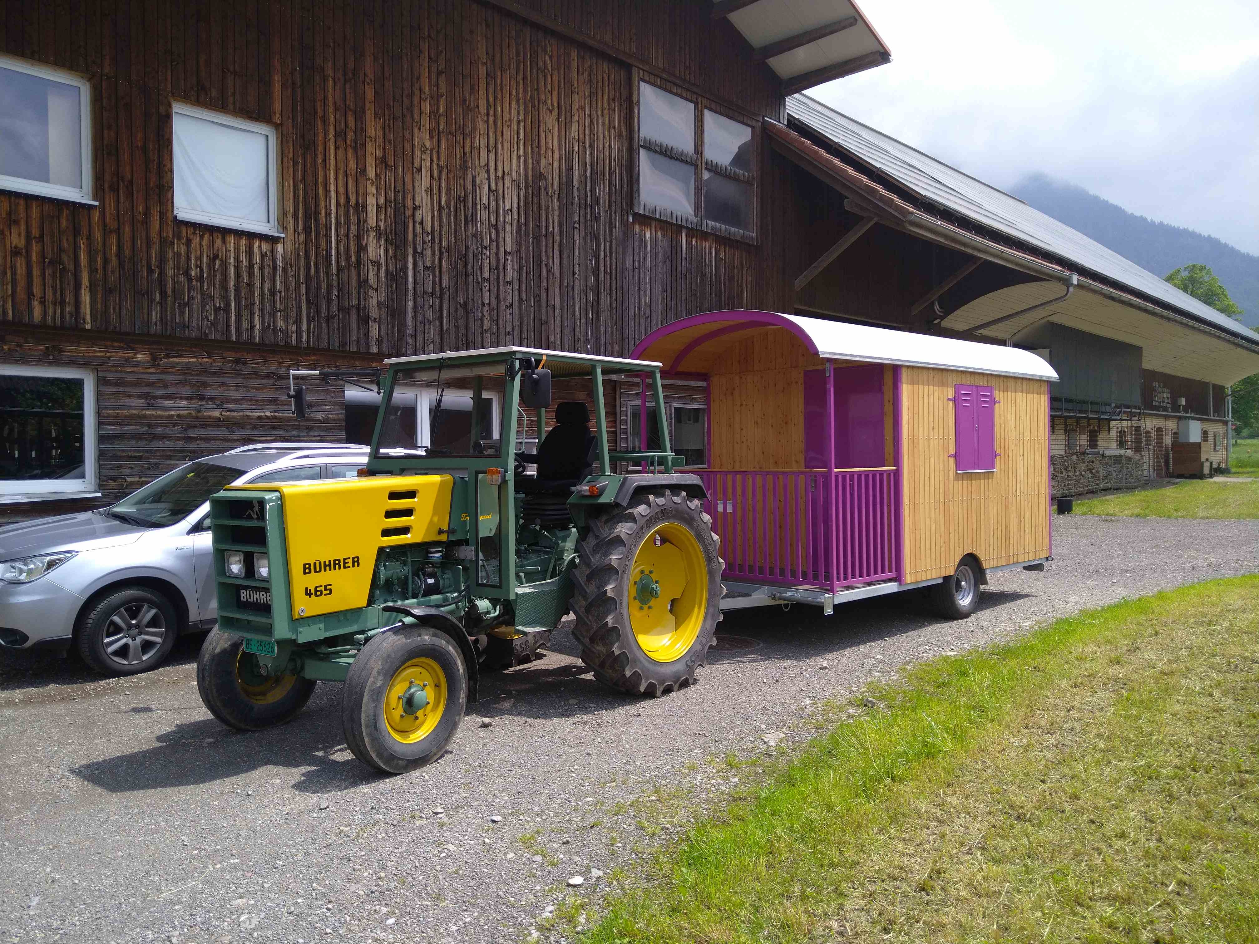 Mein Gespann auf einem Bauernhof, um abzuklären ob ein weiterfahren noch ratsam ist