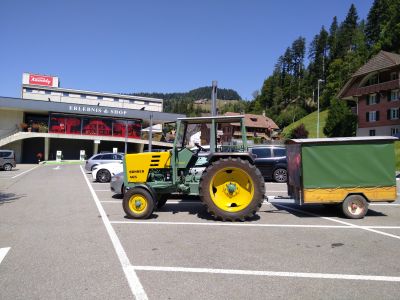 Bührer 465 vor Kambly-Shop