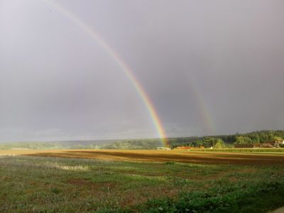 Die eine Seite des Regenbogens von der Spornegg in Baldingen gesehen